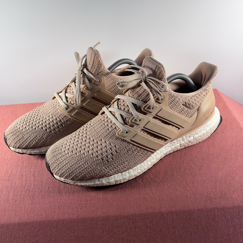 Women’s 9 1/2 - Adidas Ultra Boost - Excellent Condition!